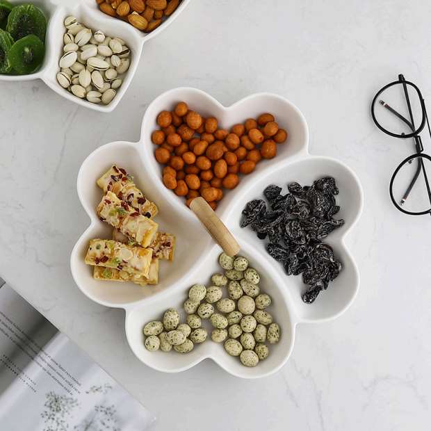 طبق تسالى بورسيلين قلب 4 خانة حامل خشب 65/31