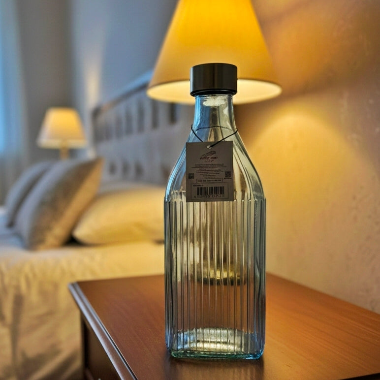 زجاجة مياة زجاج ازرق مضلع قاعدة مربعة غطاء سيلفر 109/10